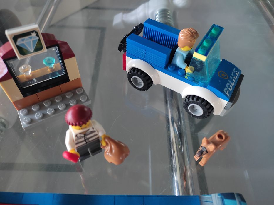LEGO City Oddział policyjny z psem 60241