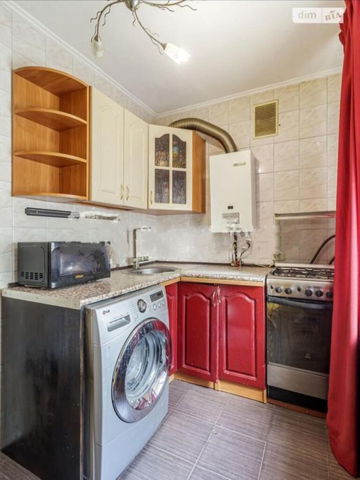 1-ка постійно є опалення і горяча вода, без комісії. м. Житомирська.