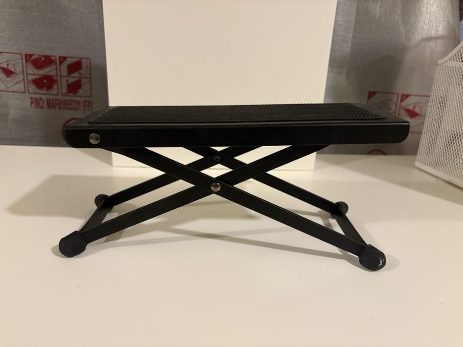 Apoio de pé ajustável preto