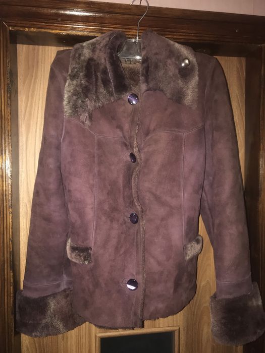 Натуральна коротка дублянка бордово-фіолетового кольору