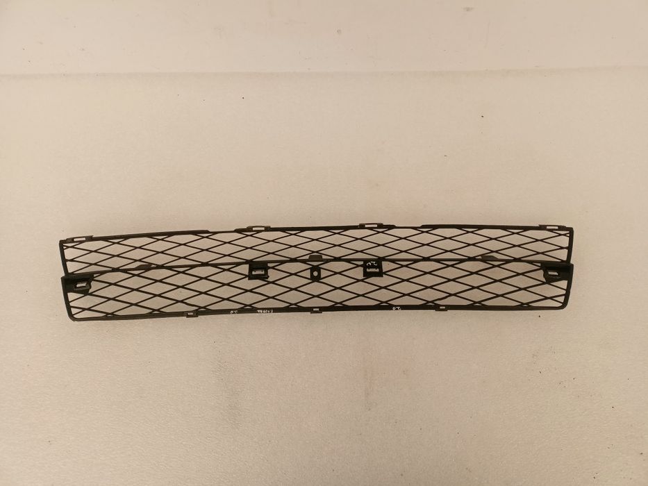 Toyota Corolla E12 02-04 kratka środkowa zderzaka przód dół dolna