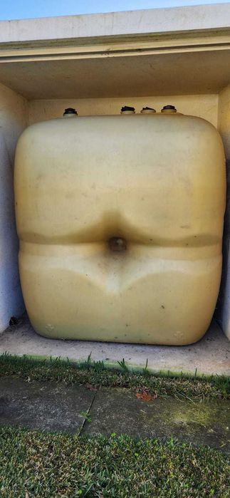 Depósito de 1000L de gasóleo.