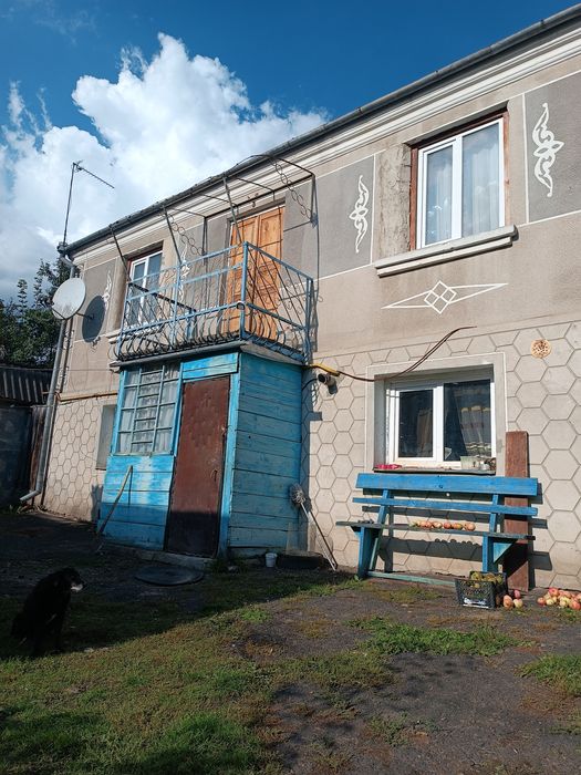 Продаж 2 поверхового будинку з ділянкою 10 соток та господарськими будівлями, 151.9 кв. м, 5 кімнат