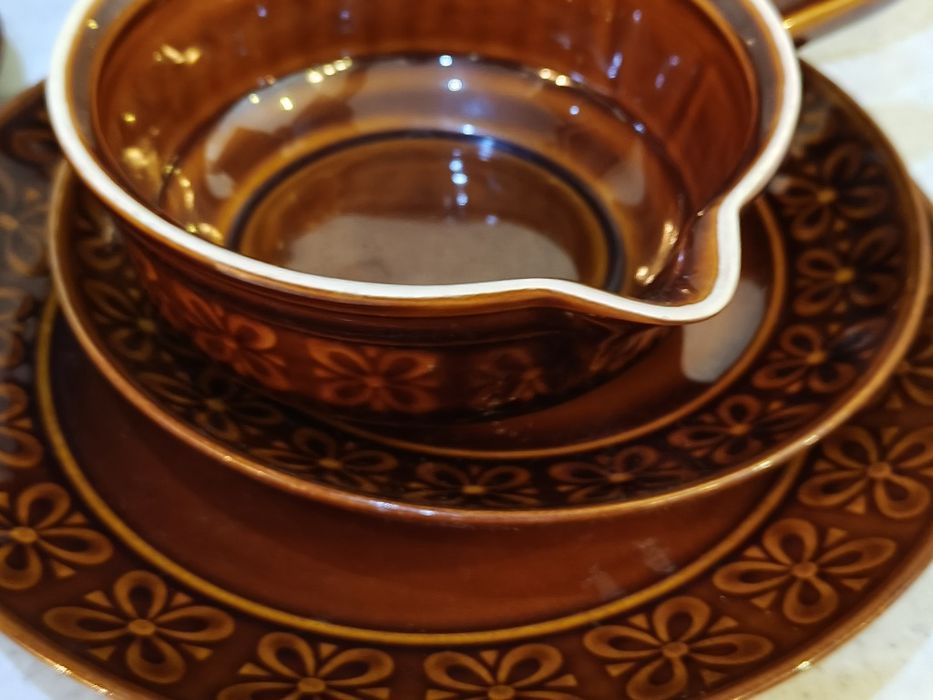 Zestaw ceramiki PRL – brązowy komplet kawowy / obiadowy vintage