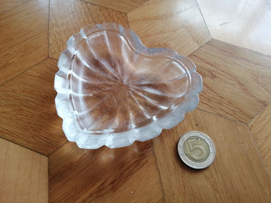 Szklana popielniczka lub pudełko na drobiazgi