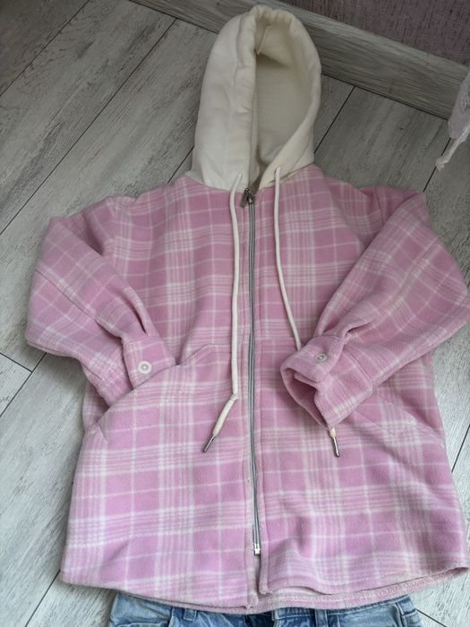 Лук на 5-6 років вітровка і джинси