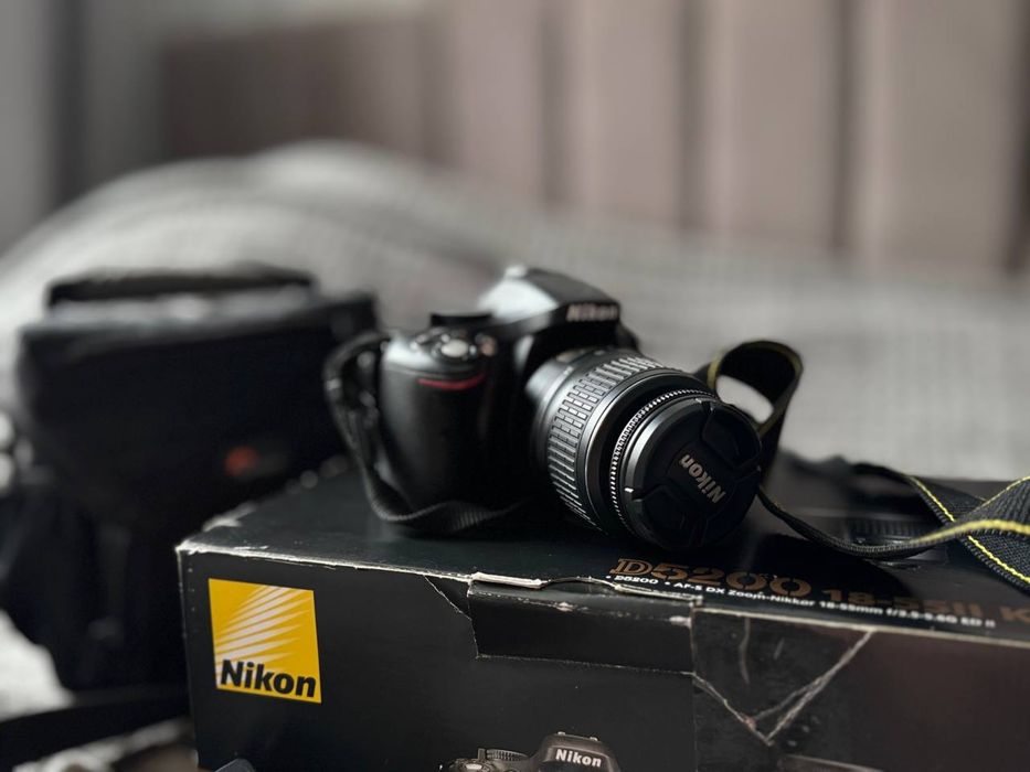 Продам зеркальный фотоапарт Nikon D5200