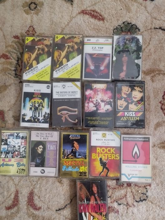 Zestaw ponad 20 kaset magnetofonowych