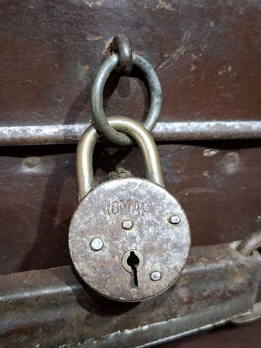 Walizka zabytkowa kłódka Komar vintage