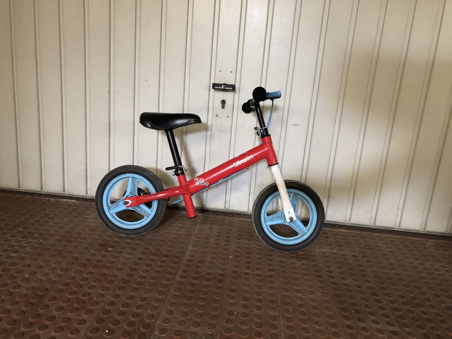 Bicicleta sem pedais (de equilibrio)