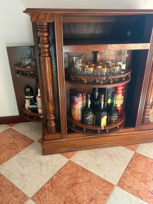 Móvel de sala com mini bar