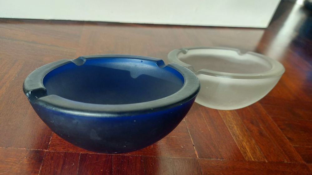 2 cinzeiros desenhados pelo Siza Vieira 45€ cada