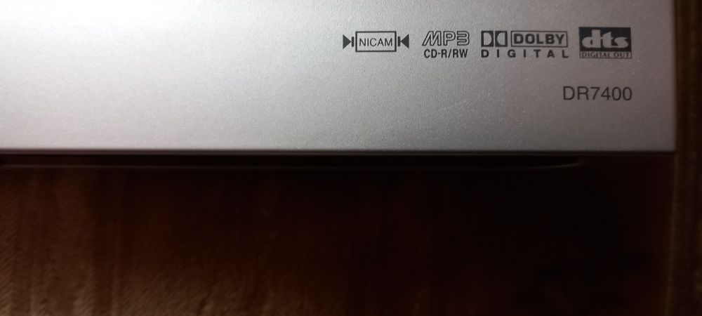 Nagrywarka z odtwarzaczem DVD firmy LG.