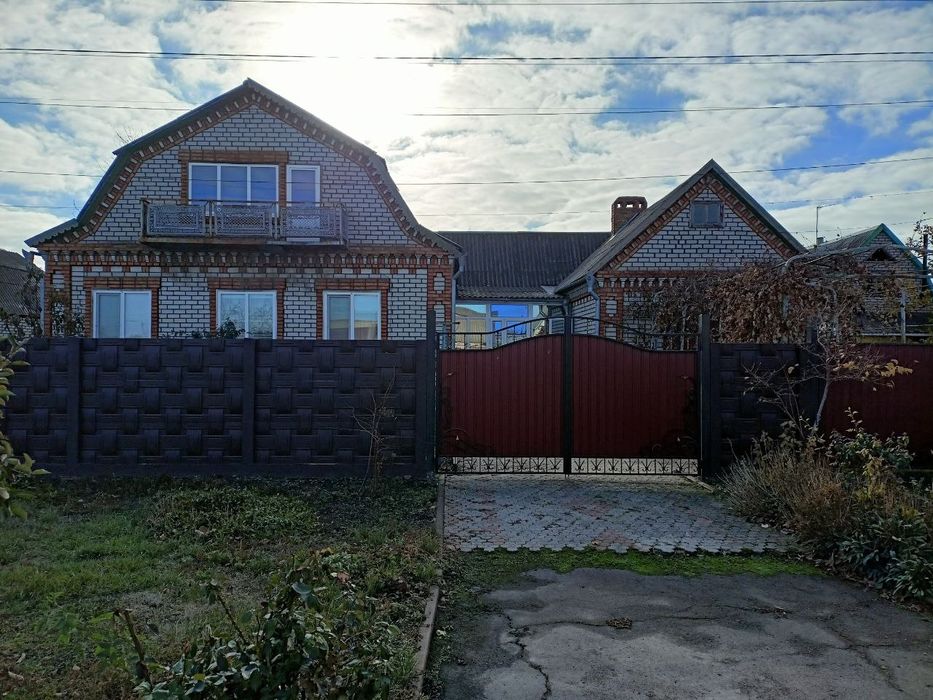 Продам будинок та складські приміщення