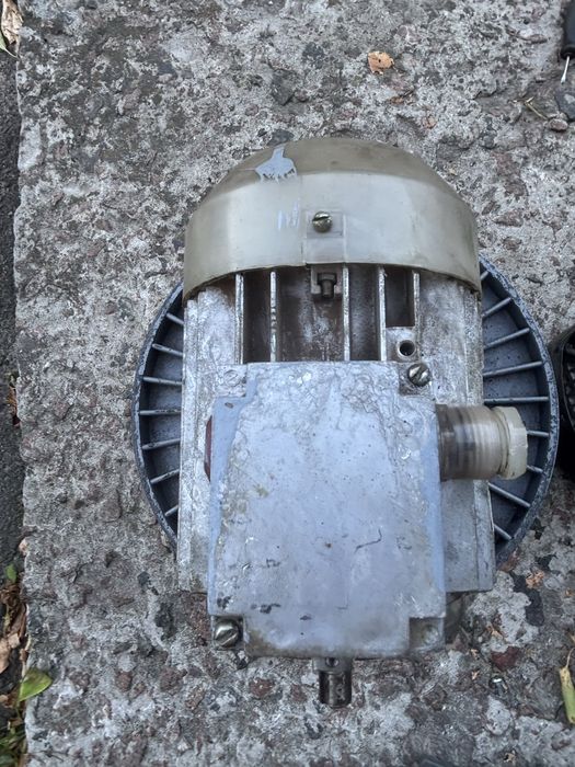 Электродвигатель .