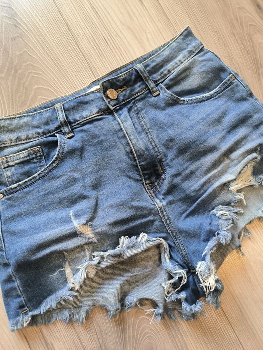 Krótkie damskie spodenk iw cyrkonie  rozmiar L