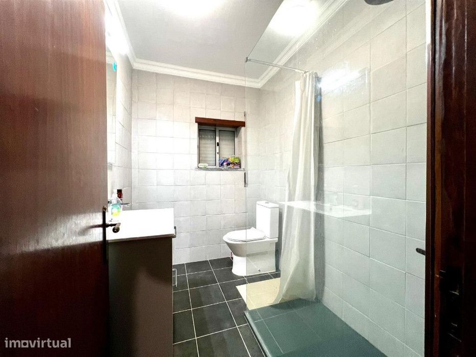 Apartamento T3 com aparcamento em zona de Coselhas