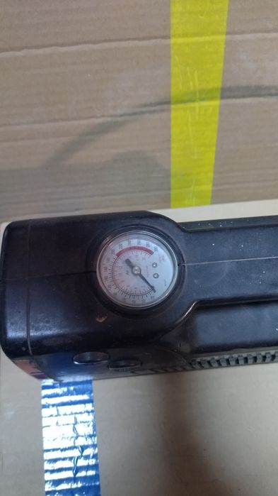 Автомобільний компресор, насос