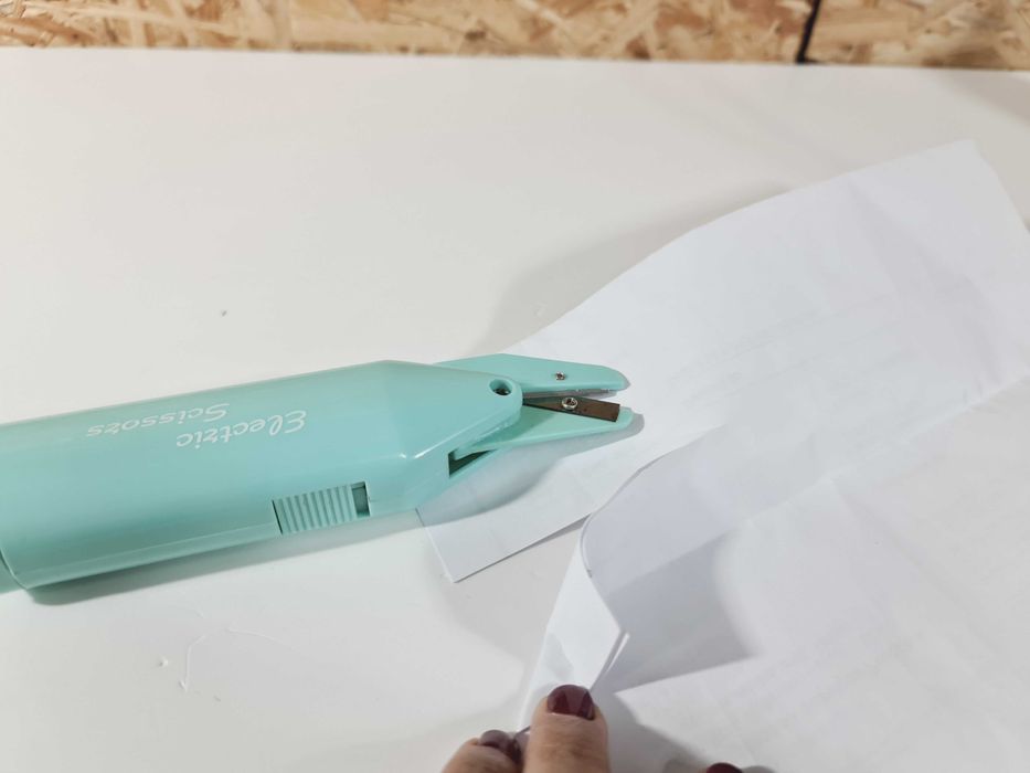 Tesoura Elétrica para papel ou tecidos finos