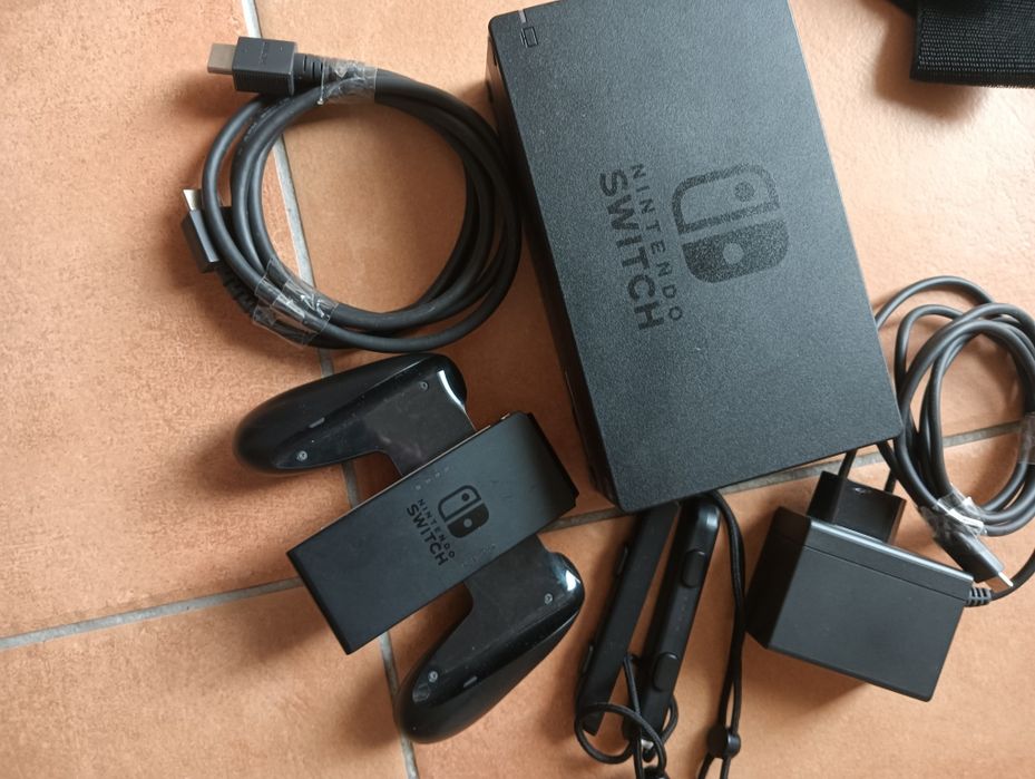 Nintendo Switch com acessórios e jogos