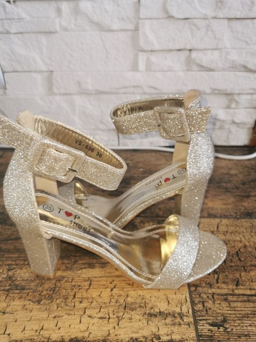 Sandały damskie na klocku