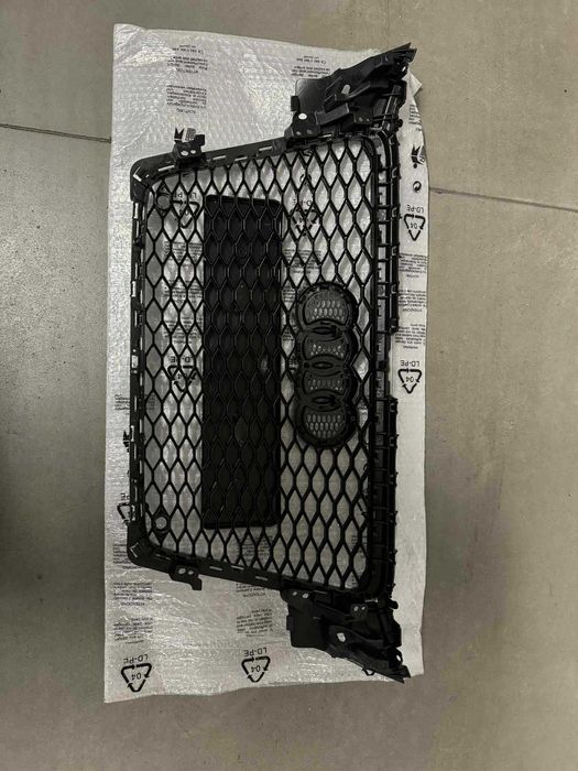 Grill,atrapa PLASTER MIODU Audi A4 B8 przedlift