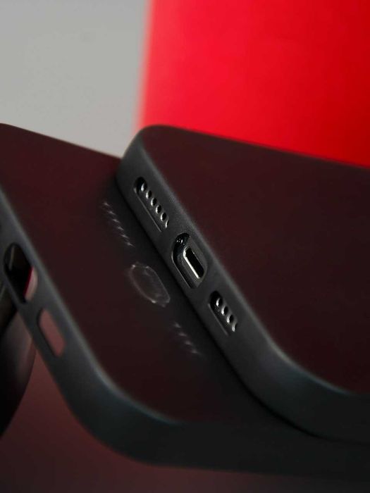 Класичний чорний силіконовий чохол з захистом камери iPhone 13 Pro Max