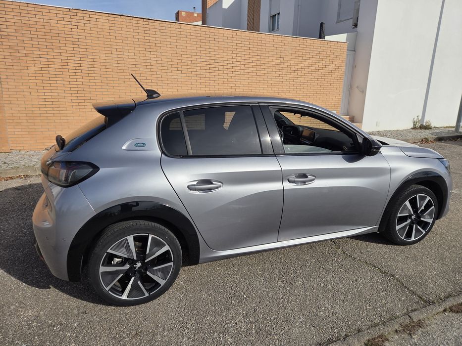 Pegueout E 208 GT