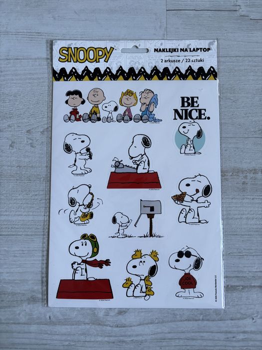 Naklejki na laptop tablet telefon Peanuts Snoopy Empik
