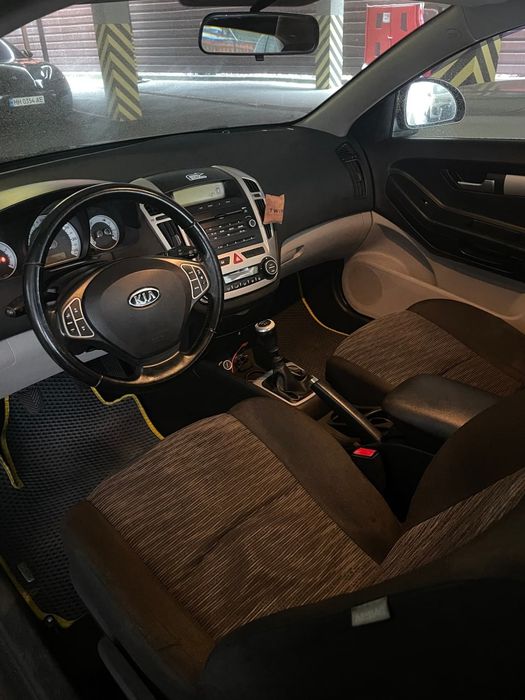 Автомобіль Kia Ceed 2009