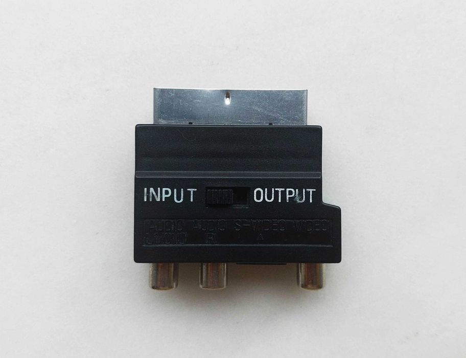 Adaptador bi-direcional SCART macho para 3 RCA fêmea