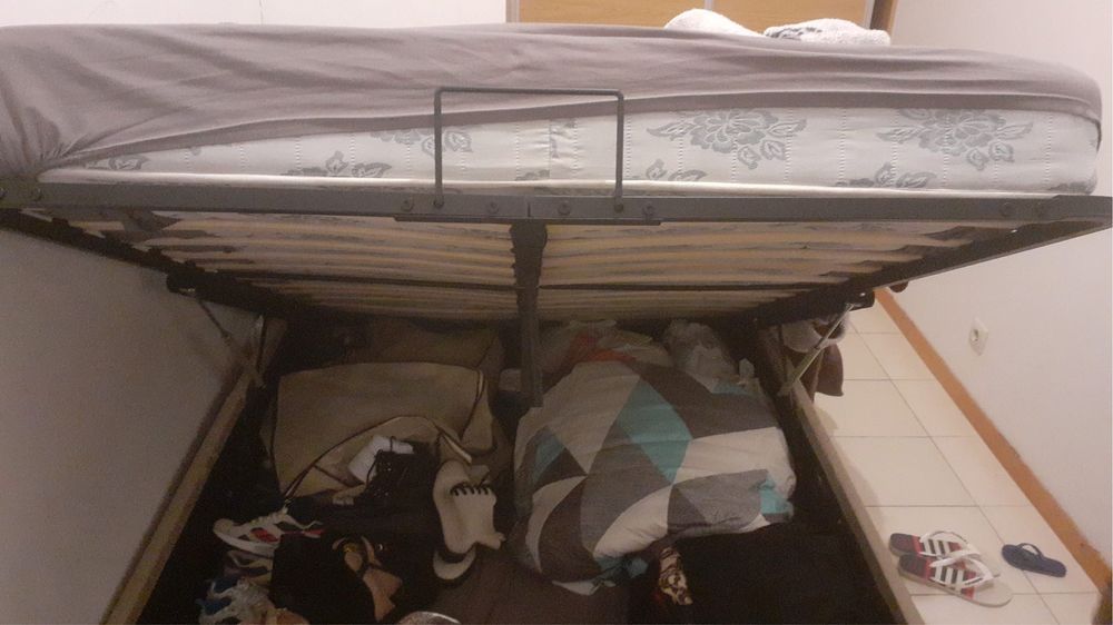 Cama de bau  esta bem conservada nao entrego