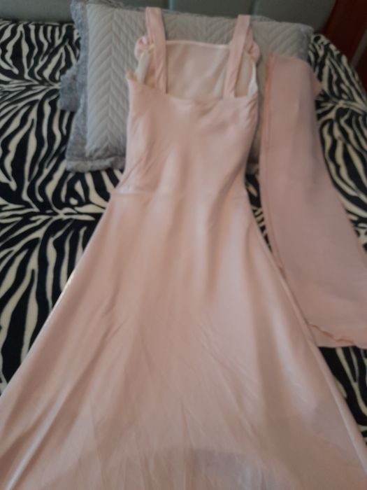 Vestido comprido de cerimónia, usado uma vez, cor de rosa clara.