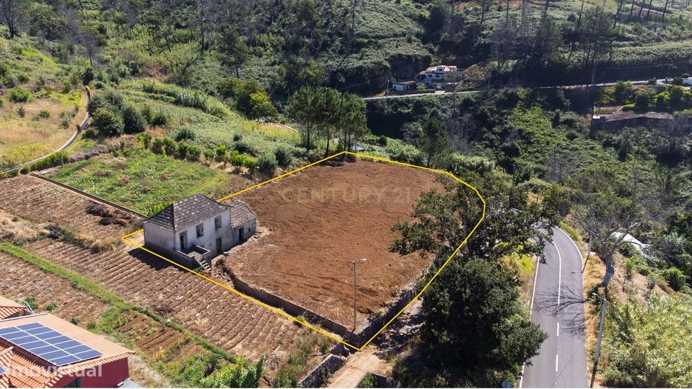Moradia em Ruína com 1.000 m² de Terreno | Maloeira, Calheta