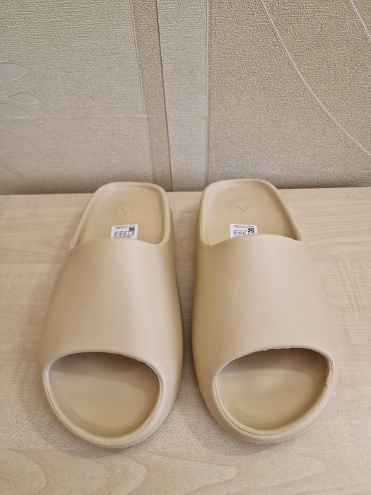 Нові шльопанці Adidas Yeezy розмір 37