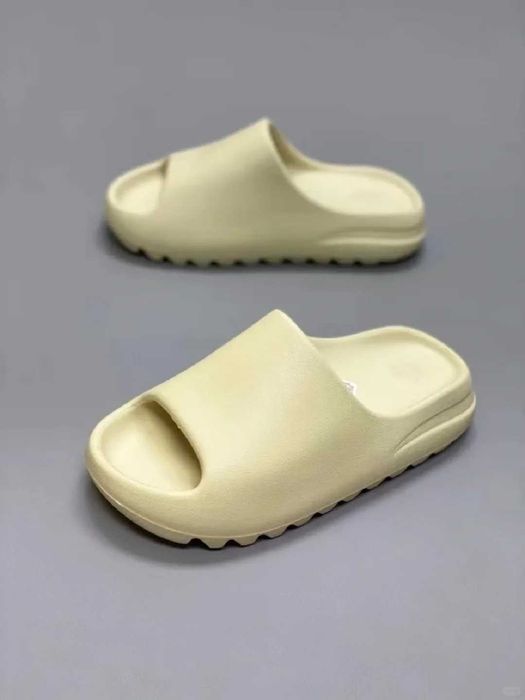 adidas_Yeezy_Slide_Bone_matowe R. 37