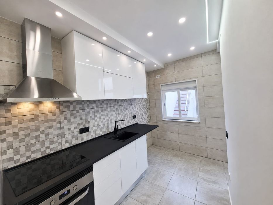 T1+1 com anexo, quintal e terraço, totalmente remodelado