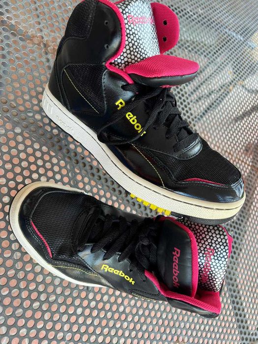 Ténis REEBOK pretos em muito bom estado