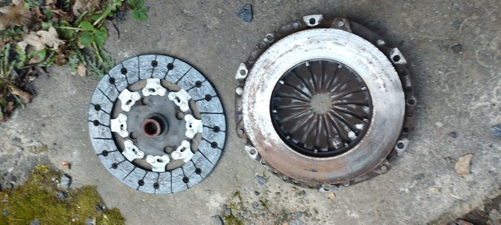 Разбираю Ситроен на запчасти маховик комплект Ситроен С5 CR2 1.6HDI