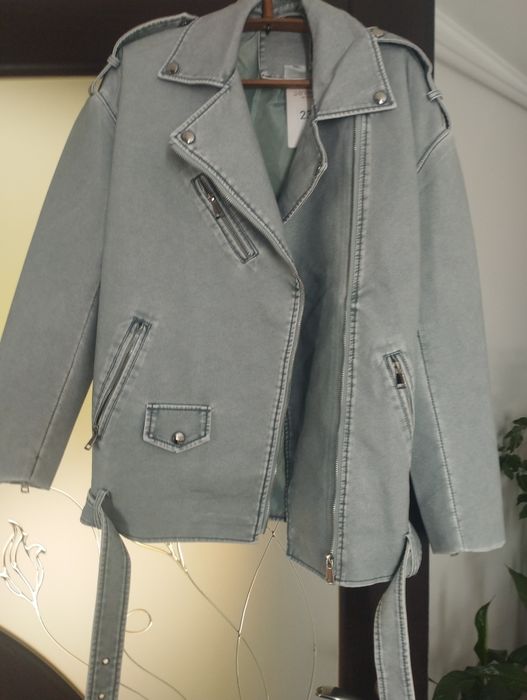 Жіноча стильна куртка