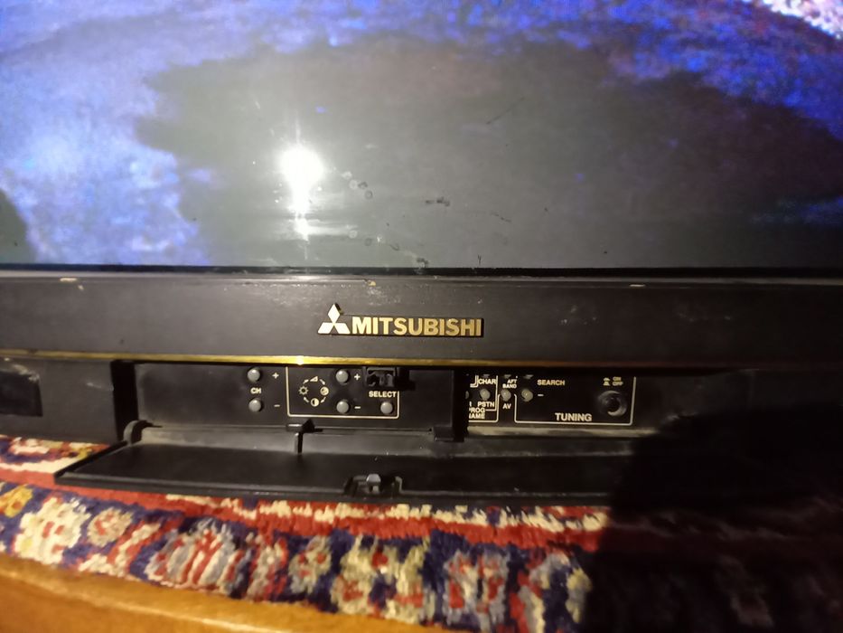 Рабочий бу Телевизор Mitsubishi