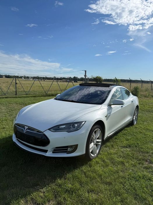 Tesla Model S Tesla Model S 85 – 422 KM | Zjada benzyniaki na śniadanie
