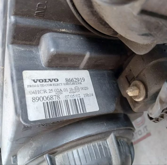 Farol esquerdo (volvo s60 2.4 D5 ou volvo v70)