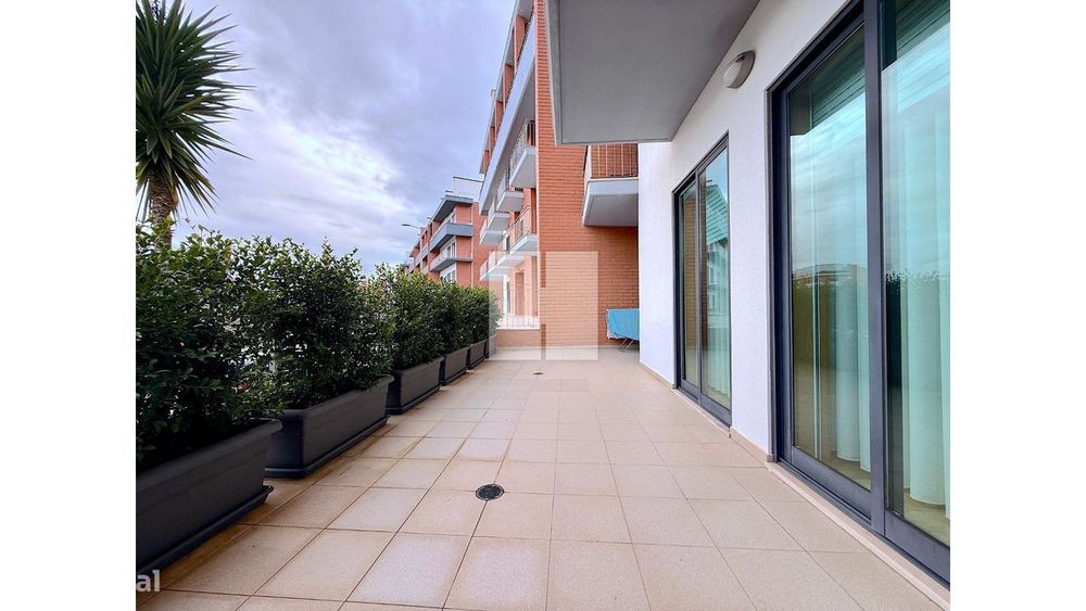 Apartamento T3 c/ Terraço e Garagem