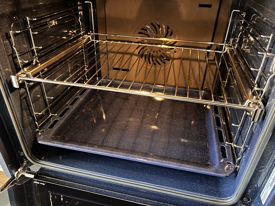 Духовка чорна Samsung (Малайзія)