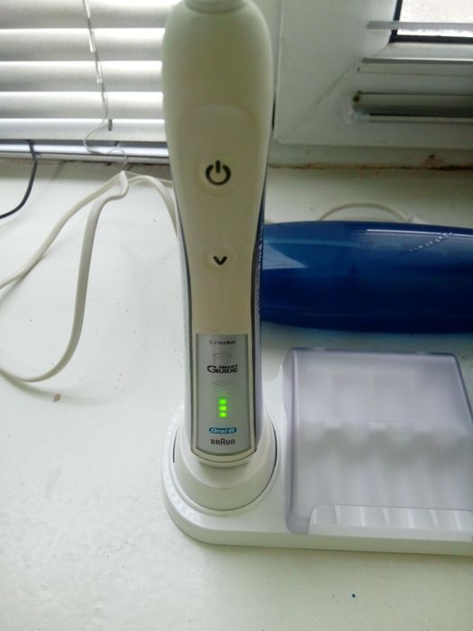Зубная щётка Braun 5000