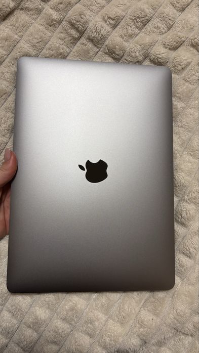 Макбук аір, гарантія 1 рік