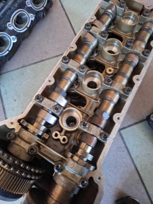 Głowica pokrywa zaworów BMW M3 E923 S65b40a 4.4 V8