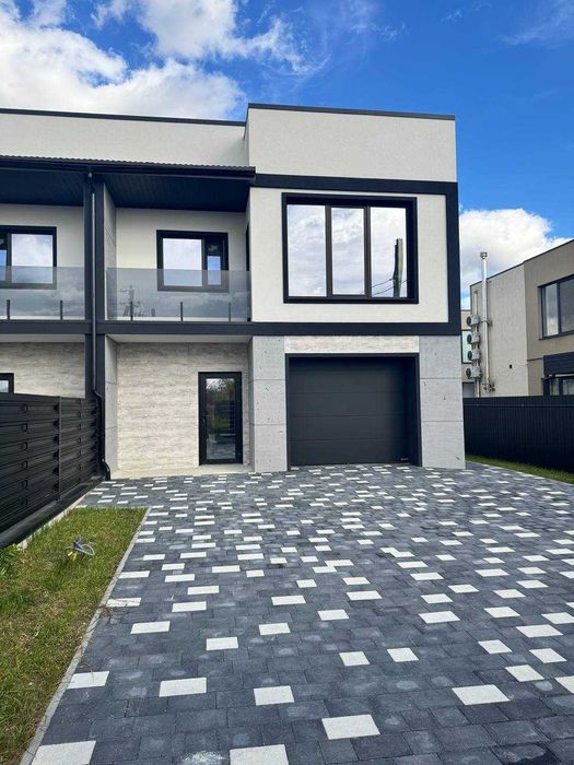 Продаж сучасного дуплексу з земельною ділянкою у Крихівцях