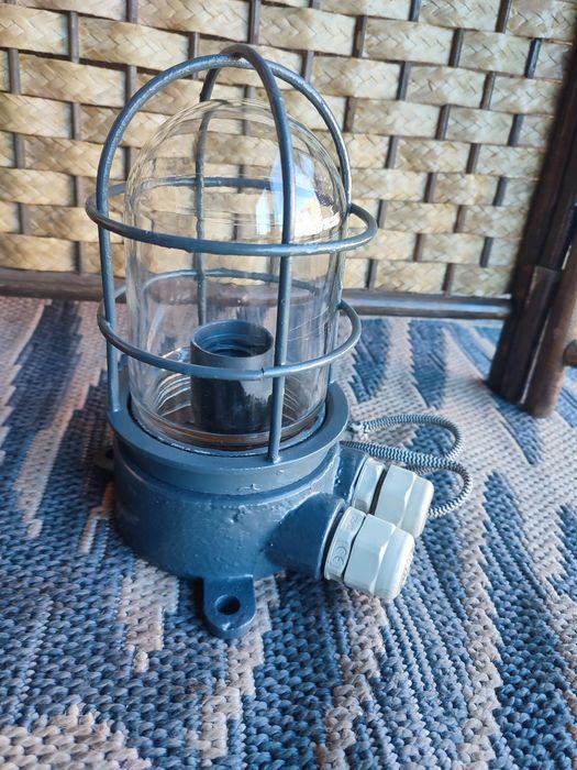 Lampa żeliwna z PRL